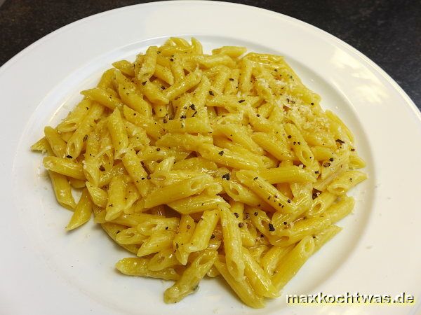 Cacio e pepe - Pasta mit Käse und Pfeffer