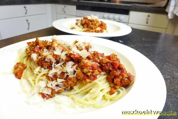 Spaghetti mit Geflügel-Curry-Bolognese