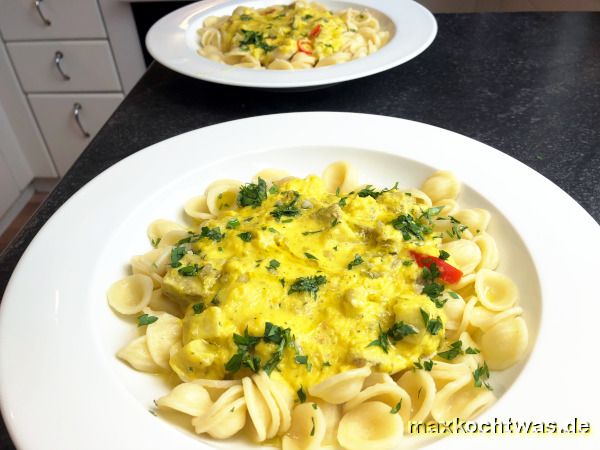 Gebackene Aubergine in Gelber Peperonisauce mit Oregano