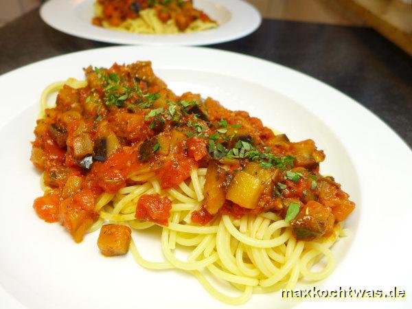 Spaghetti mit Auberginen-Bolognese