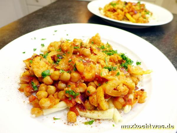 Blumenkohl-Kichererbsen-Tajine mit Harissa und eingelegter Zitrone