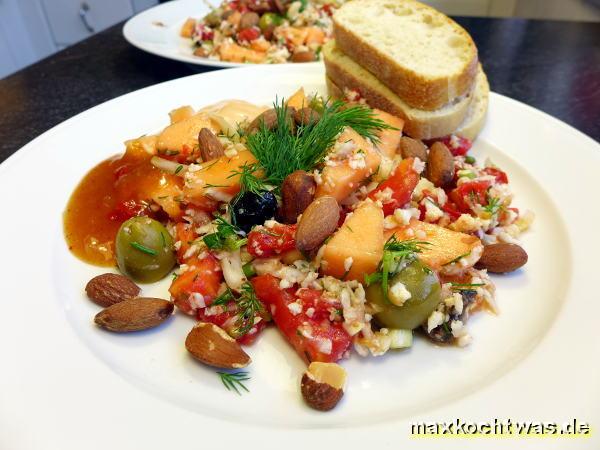 Blumenkohl-Taboulé mit Oliven, Melone und Salzmandeln