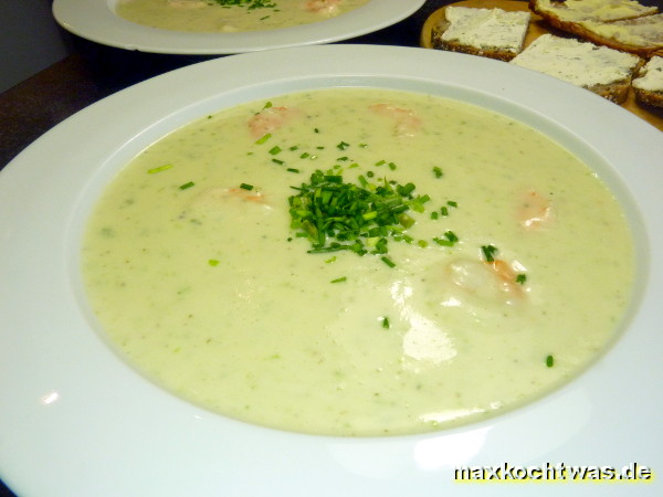 Blumenkohlsuppe mit Garnelen