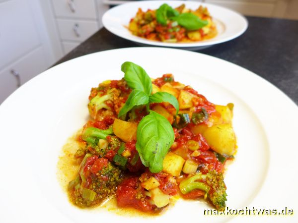 Bratkartoffelcurry mit Brokkoli und Joghurt