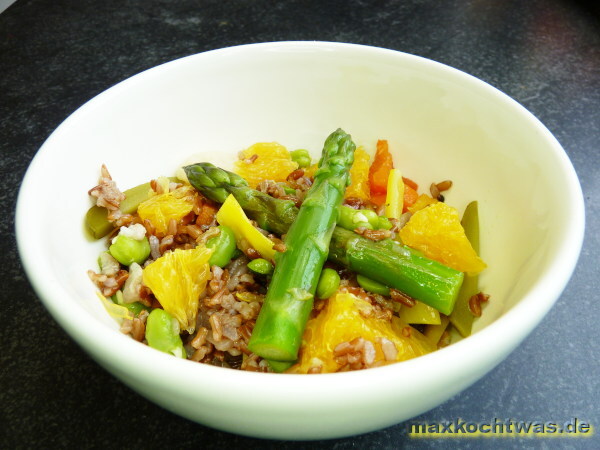 Roter Reis der Camargue mit saisonalem Gemüse und Pickles