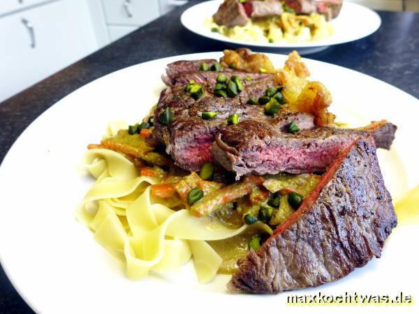 Entrecôte double an Pistazien-Gemüse-Sauce