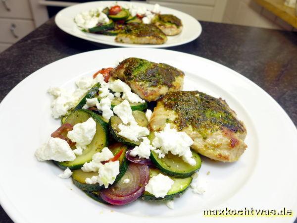 Gekräuterte Steaks mit Zucchinigemüse