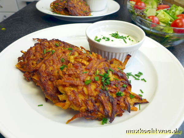 Gemüserösti mit Kräuterjoghurt - Leckere Rösti, auch wenn es den Schweizern die Fußnägel hochrollt.