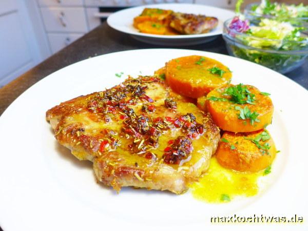 Glasierte Nackensteaks mit gebackenen Süßkartoffeln