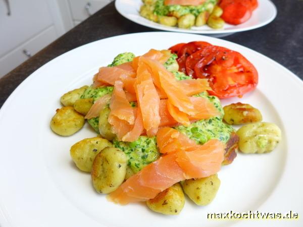 Gnocchi mit Erbsen und Räucherlachs