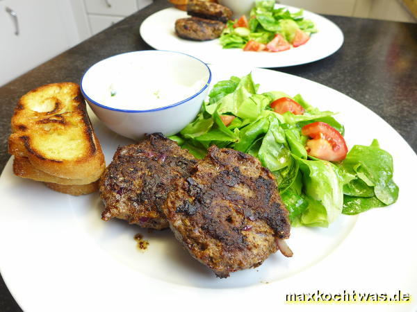 Hacksteaks mit Feta (Bifteki) - Frikadelle mal ganz anders