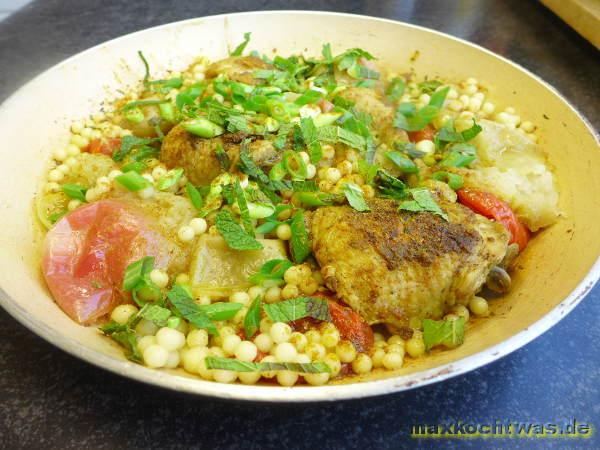 Hähnchenkeulen mit Apfel und Tomate