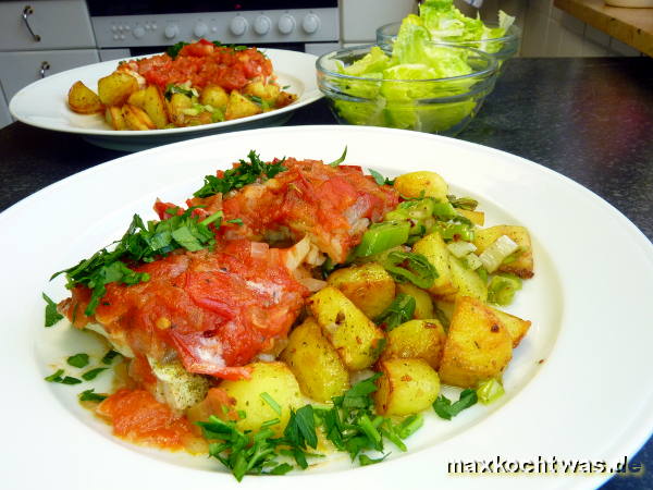 Kabeljau in Tomaten-Weinsauce