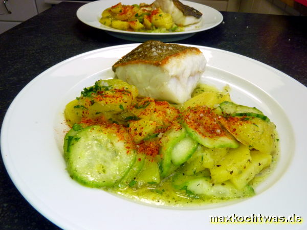 Kartoffel-Gurken-Salat mit Backfisch
