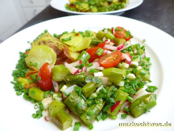 Kartoffelscheiben mit Spargel