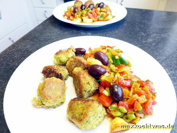 Kichererbsenbällchen mit Tomatensalsa