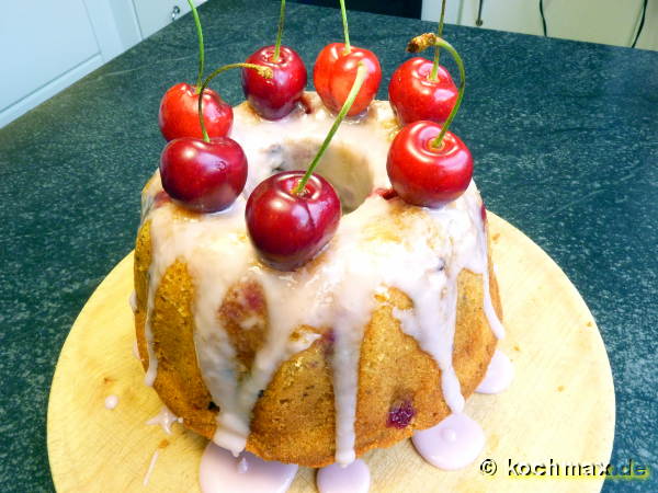 Kirsch-Gugelhupf mit Schokolade