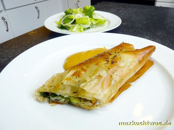 Kopfsalatstrudel mit Schinken und Frischkäse