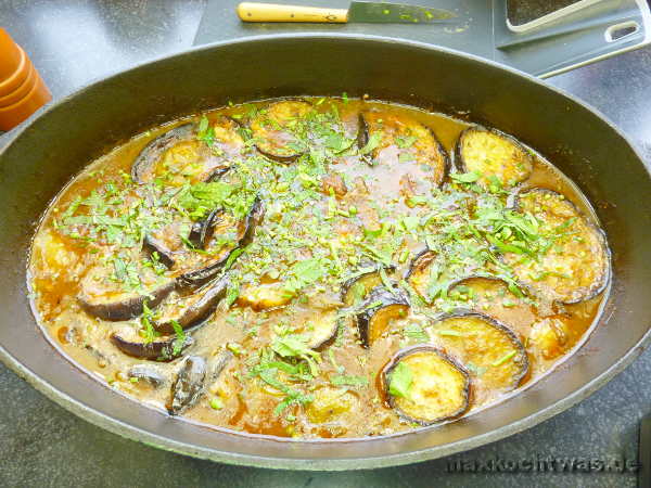 Lamm-Tajine mit Reineclauden und Auberginen