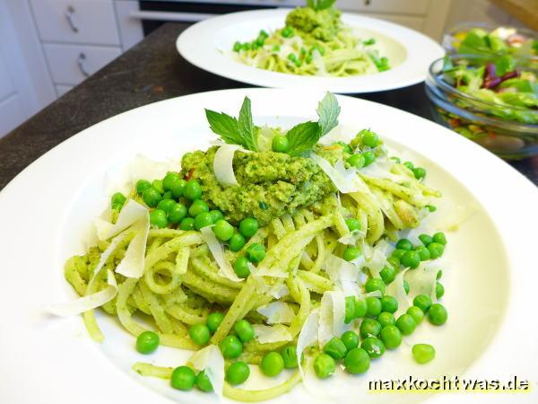 Linguine mit Kräuter-Erbsen-Pesto