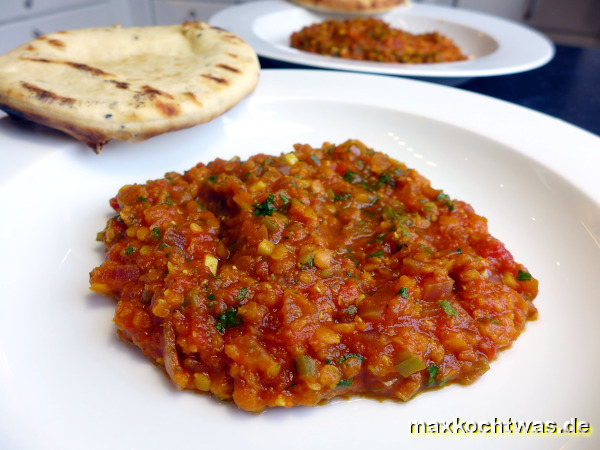 Rotes Linsencurry mit Naan
