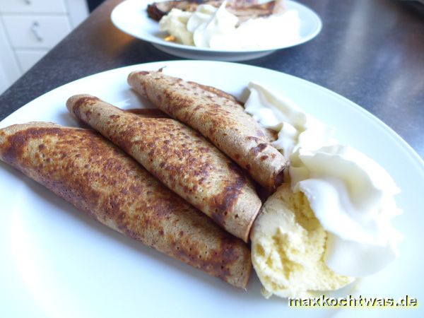 Maronen-Crêpes mit Pflaumenkompott