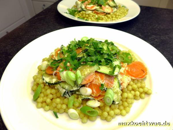 Möhren-Zucchini-Gemüse mit Parmesansauce