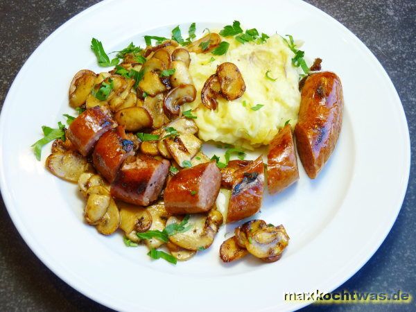 Gegrillte Kohlwurst, Comté-Püree und Fleischsaft mit Pilzen