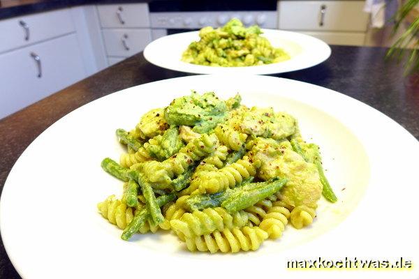 Nudeln mit Erbsenpesto