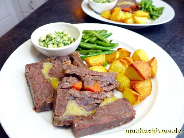 Ochsenbäckchen-Terrine mit Kräuter-Ei-Vinegrette