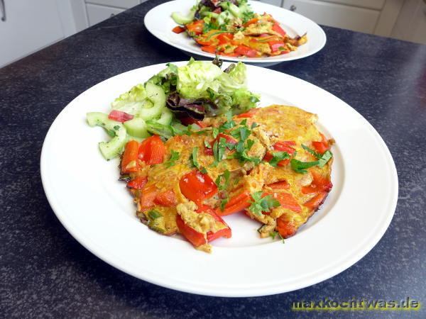 Paprika-Chili-Omelett - Omelett ist ideal, wenn man(n) im Garten arbeitet und nicht so richtig Zeit zum kochen hat.