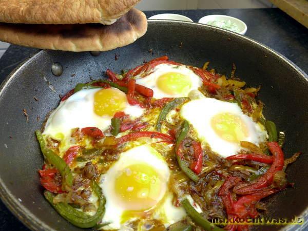 Paprika-Tajine mit Ei und Ras-el-Hanut