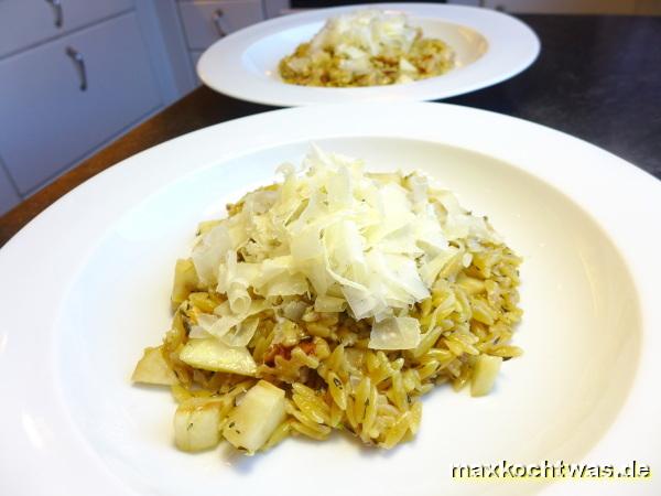 Pasta-Risotto mit Birne und Walnüssen