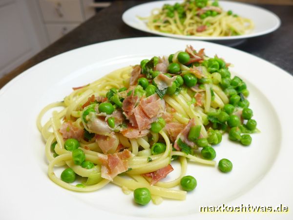 Pasta mit Rohschinken, Ricotta und Erbsen