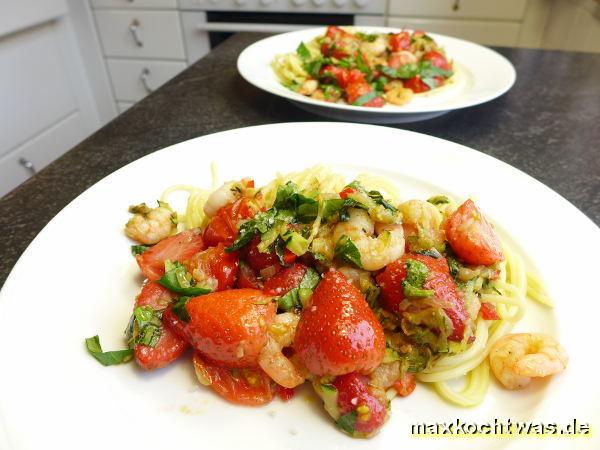 Pasta mit Garnelen & Erdbeer-Tomaten-Sugo