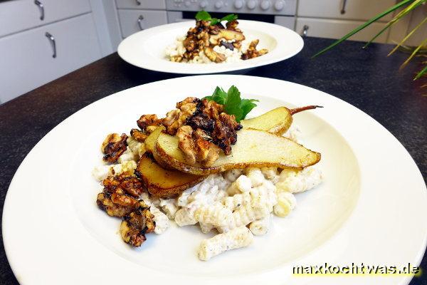 Pasta mit Ricotta, Birnen und karamellisierten Walnüssen