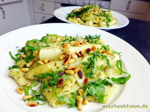 Tagliatelle mit Spargel-Basilikum-Sahne