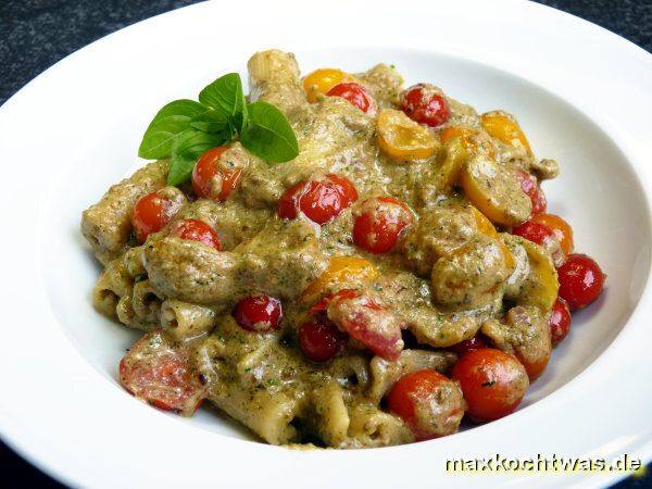 Pasta mit Steinpilzpesto und Cherrytomaten