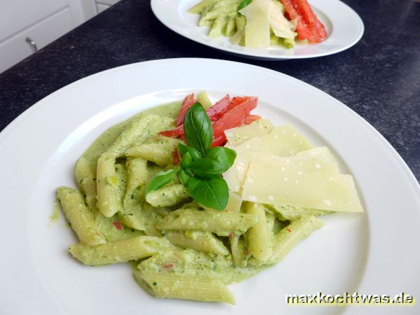 Penne mit Zucchini-Käse-Sauce