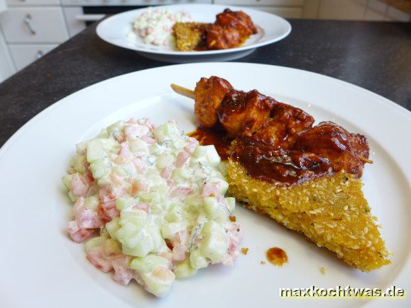 Gewürz-Pouletspiesschen mit Gurken-Tomaten-Raita