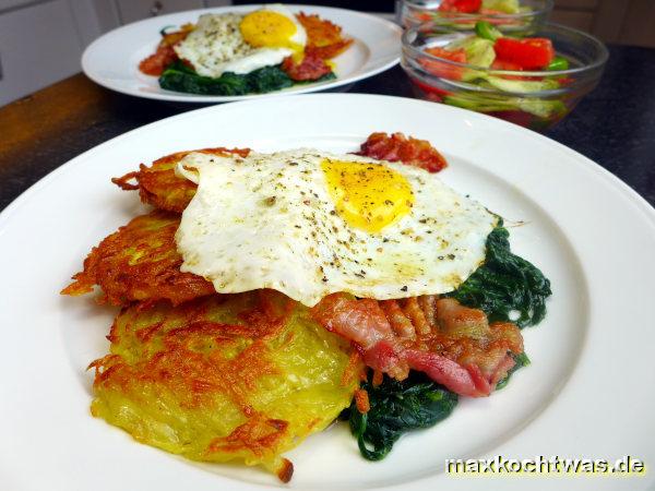 Kartoffelpuffer auf Blattspinat