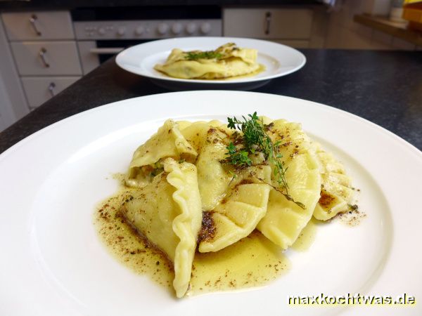 Ravioli mit Zucchini-Garnelenfüllung & Thymianbutter