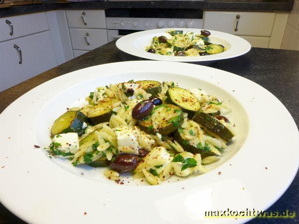 Reisnudeln mit Zucchini und Feta