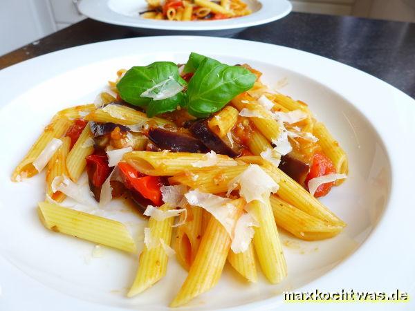 Rigatoni mit Auberginen-Tomaten-Ragout