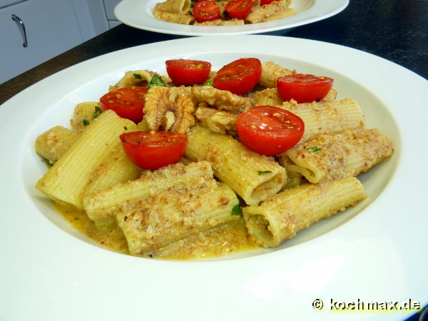 Rigatoni al Sugo di Noci