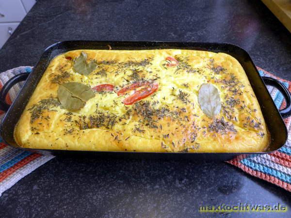 Salzige Clafoutis mit Ziegenfrischkäse und Kirschtomaten