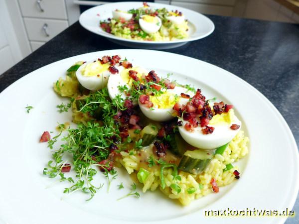 Schmorgurken mit Eiern und Frühlingszwiebelreis