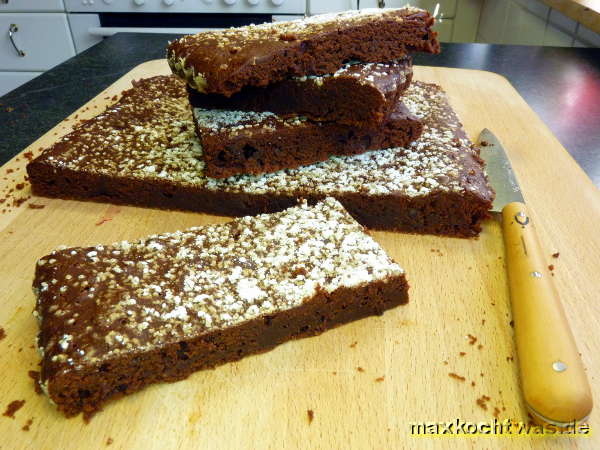 Schokoladenkuchen und Karamell mit gesalzener Butter