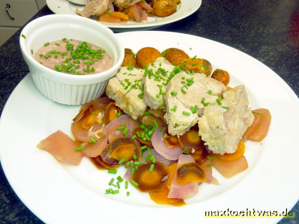 Schweinefilet auf Möhren-Apfelgemüse