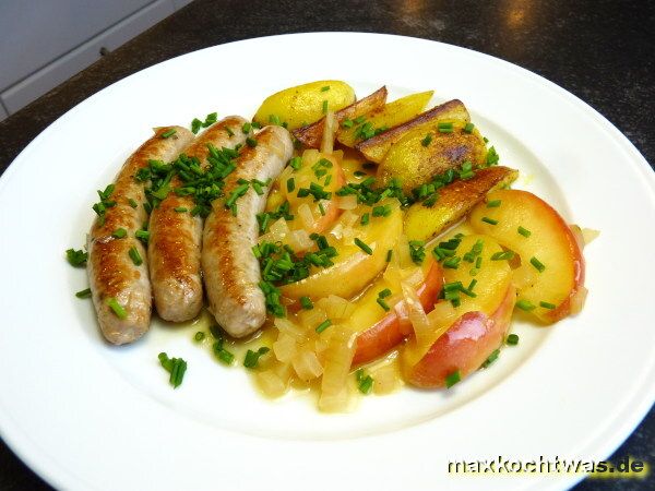 Schweinsbratwürste mit Äpfeln